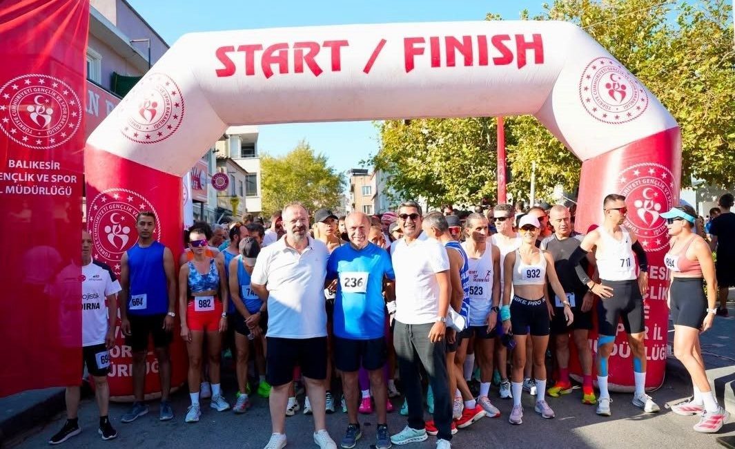 Balıkesir’in Gömeç İlçesinde, bu yıl ikincisini düzenlenen Gömeç Dostluk Yol