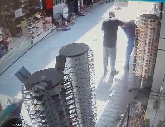 Bursa’da boğazına sakız kaçan PTT kurye çalışanı ölümden döndü. Talihsiz