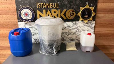 İstanbul’un Kadıköy ilçesinde düzenlenen operasyonda, 30 kilo 700 gram sıvı
