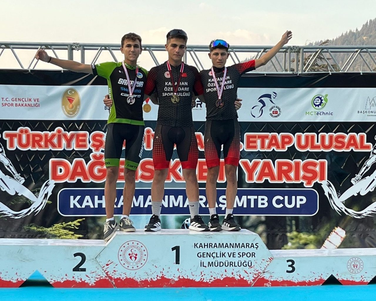 Sakarya Büyükşehir Belediyesi Spor Kulübü sporcuları, dağ bisikleti, güreş ve