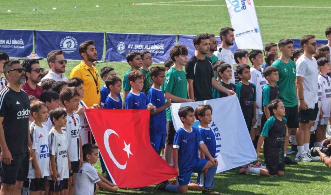 Tuzla’da 30 Ağustos Zafer Bayramı kapsamında düzenlenen U11 Futbol Turnuvası’nda