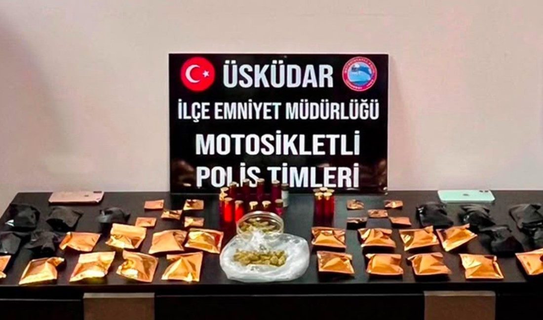 İstanbul Üsküdar’da polis ekiplerinin bir ikamete düzenlediği uyuşturucu operasyonunda satışa