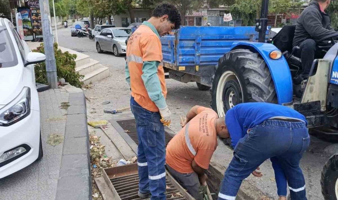 Ayvalık Belediyesi, kış mevsimi öncesinde mazgal ve yağmur suyu kanallarında