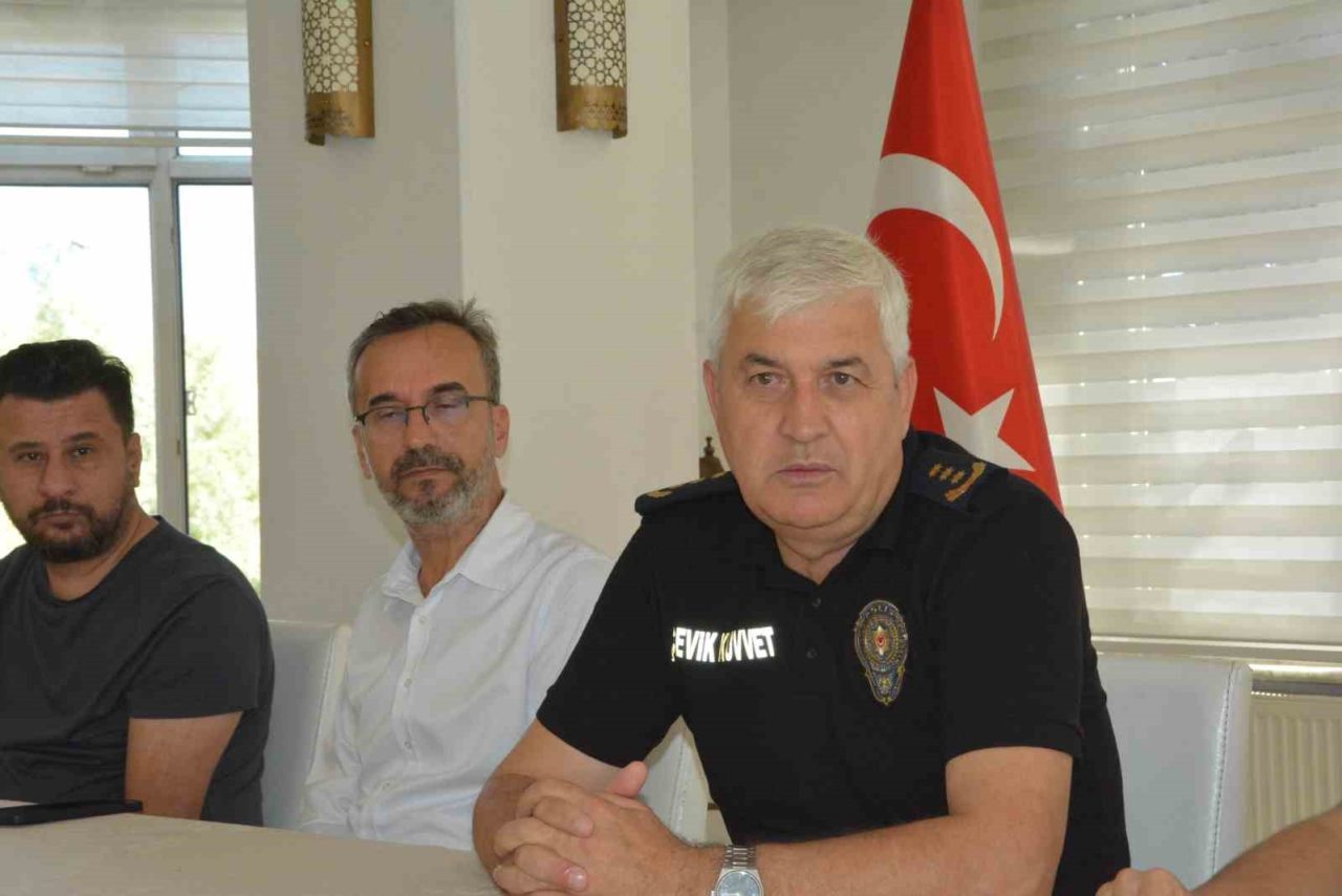 Balıkesir’de 2026-2027 futbol sezonu öncesinde Balıkesirspor kulüp yöneticileri, taraftar grup