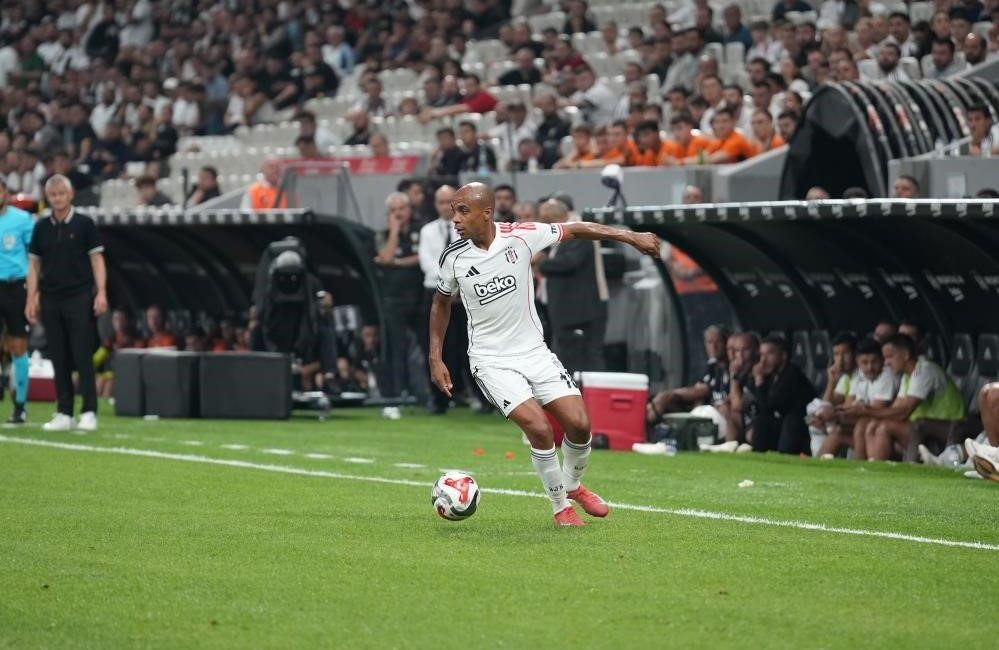 Beşiktaş, Portekizli futbolcu Joao Mario ile yolların ayrıldığını duyurdu. Siyah-beyazlı