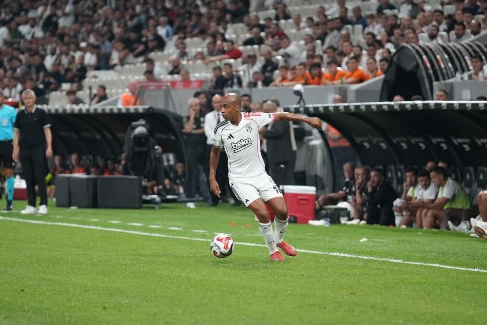 Beşiktaş, Portekizli futbolcu Joao Mario ile yolların ayrıldığını duyurdu. Siyah-beyazlı