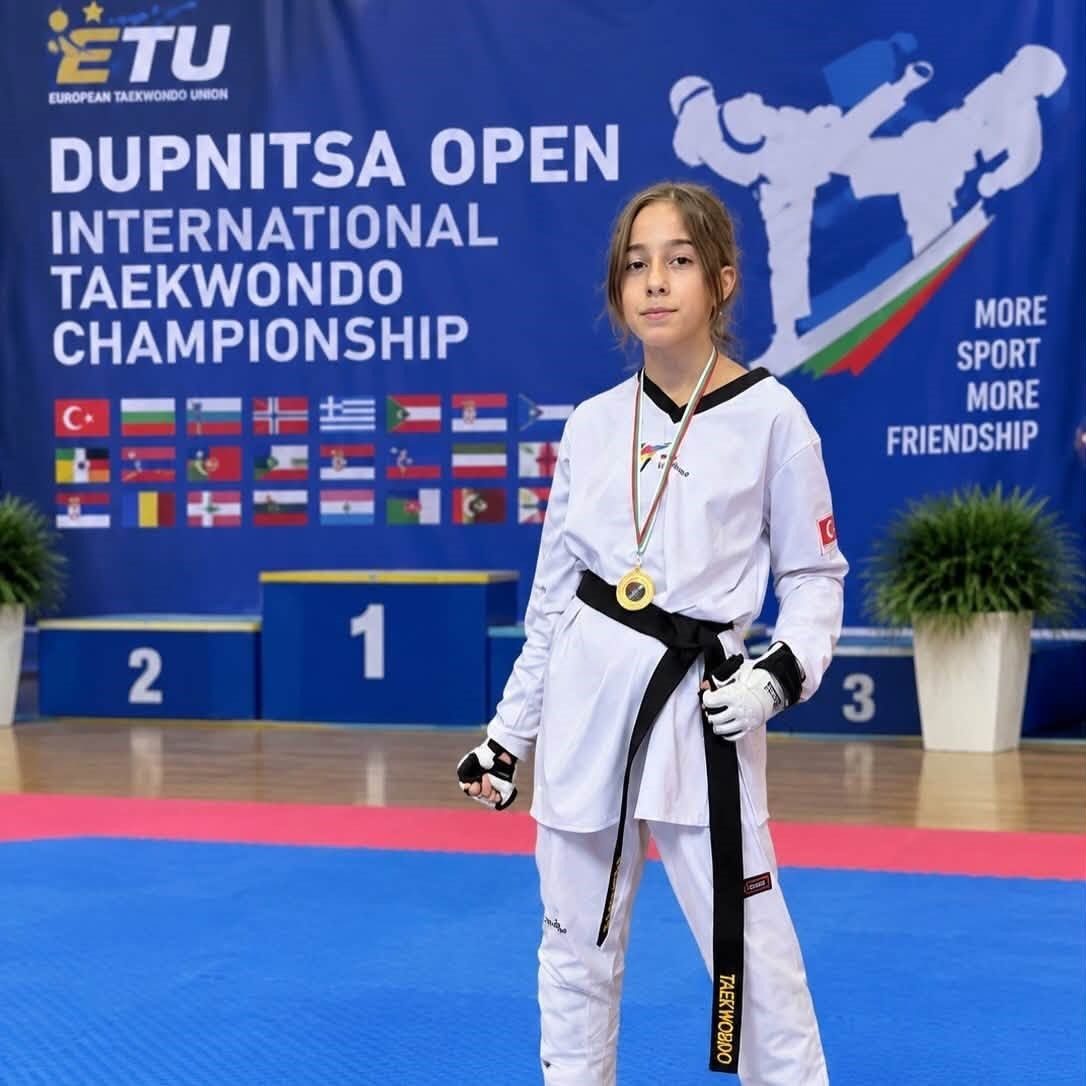 Bilecikli tekvando sporcusu Zeynep Acar, Dupnıtsa Open’da şampiyon oldu. Avrupa