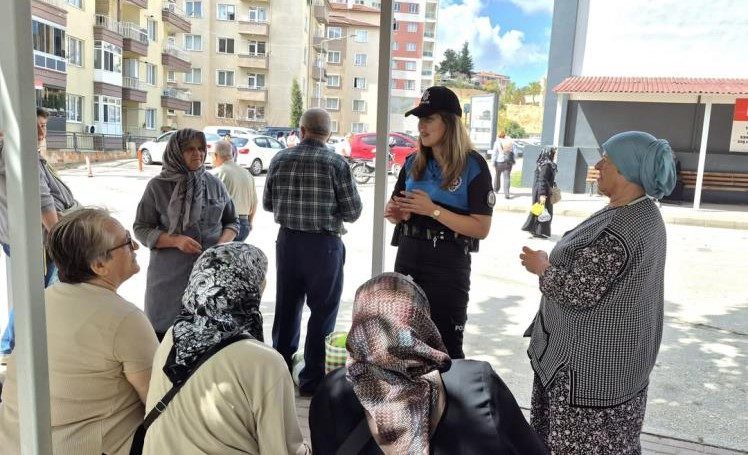 Bilecik’te 36 vatandaşa dolandırıcılık ve güvenlik bilgilendirmesi yapıldı. Bilecik İl