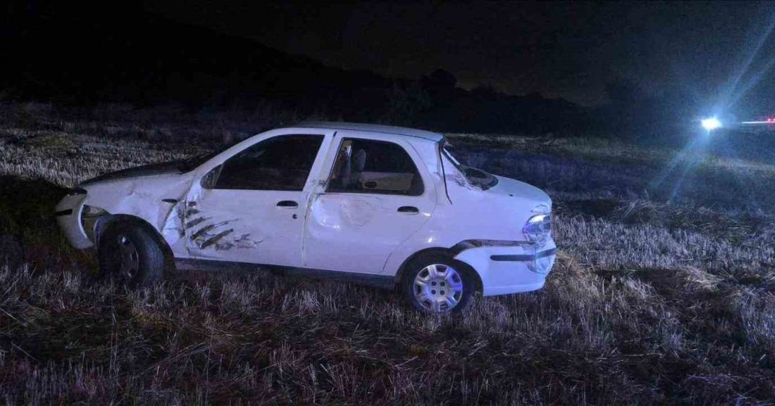 Bilecik’in Bozüyük ilçesinde ehliyetsiz sürücünün kullandığı otomobilin tarlaya savrulması sonucu