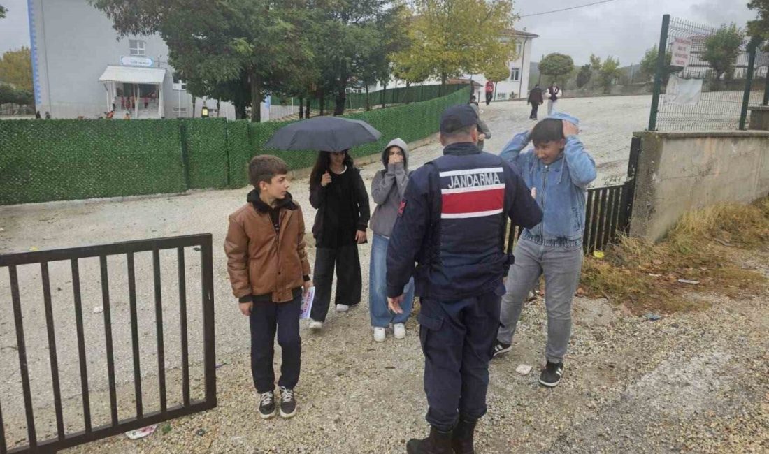 Bilecik’te okul çevrelerinde 80 personelle denetim yapıldı. Bilecik İl Jandarma