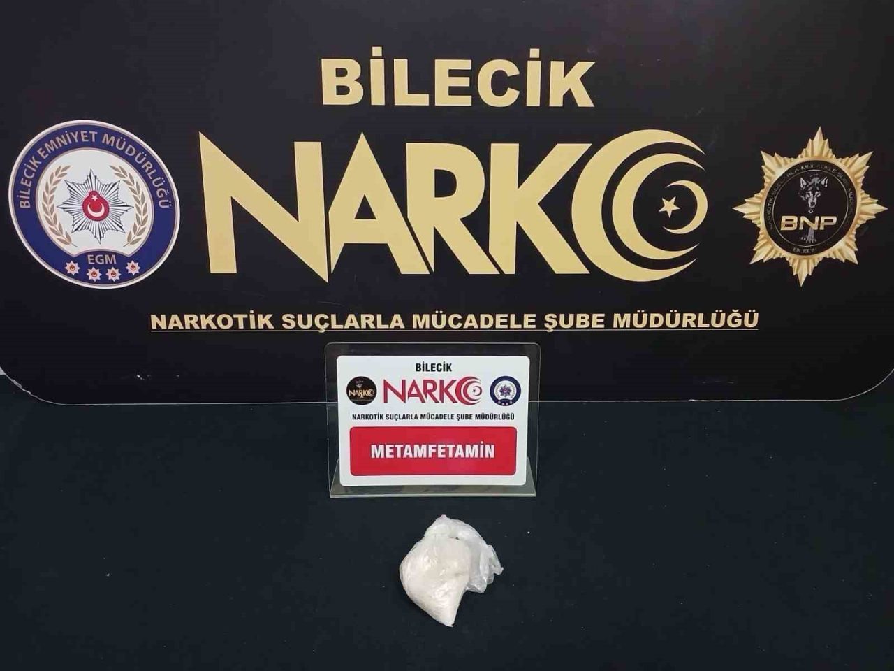 Bilecik’te polis ekiplerince gerçekleştirilen çalışmada, bir şahıs üzerinde muhtelif miktarda