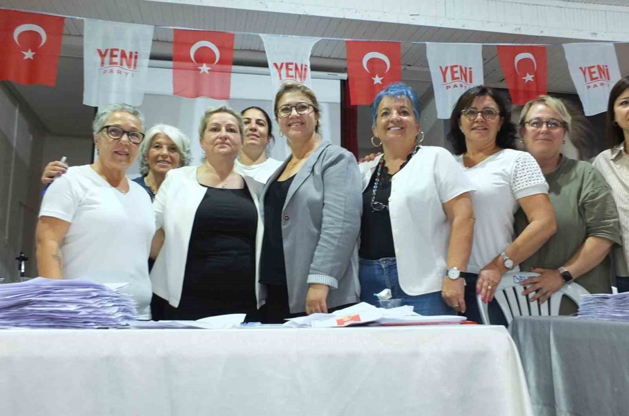 Burhaniye ilçesinde, Yeni Parti İlçe kongresinde meclis üyesi Çiğdem Avcu
