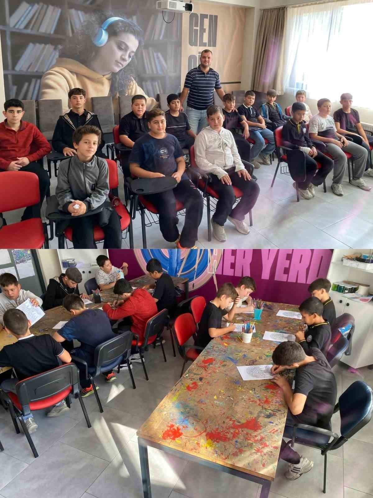 Burhaniye ilçesinde, Diyanet İşleri Başkanlığı Hafızlık kursları devam ederken, öğrenciler,