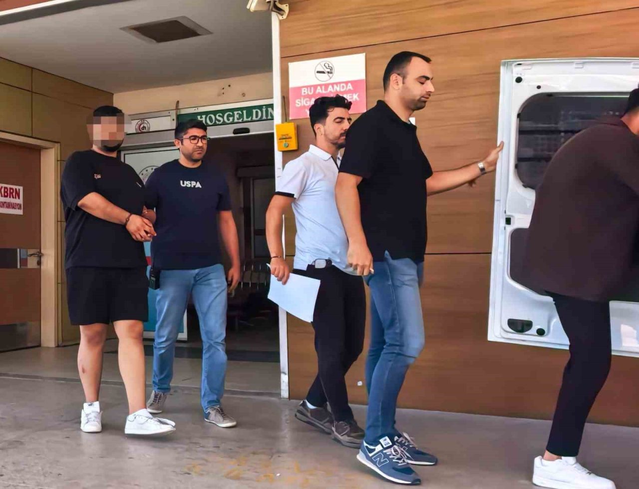 Bursa’nın İnegöl ilçesinde polis ekipleri, dolandırıcılık şüphelilerini düzenlenen operasyonla yakaladı.