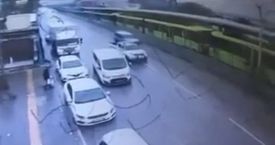 Bursa’da sabah saatlerinde iki ayrı noktada meydana gelen trafik kazalarında