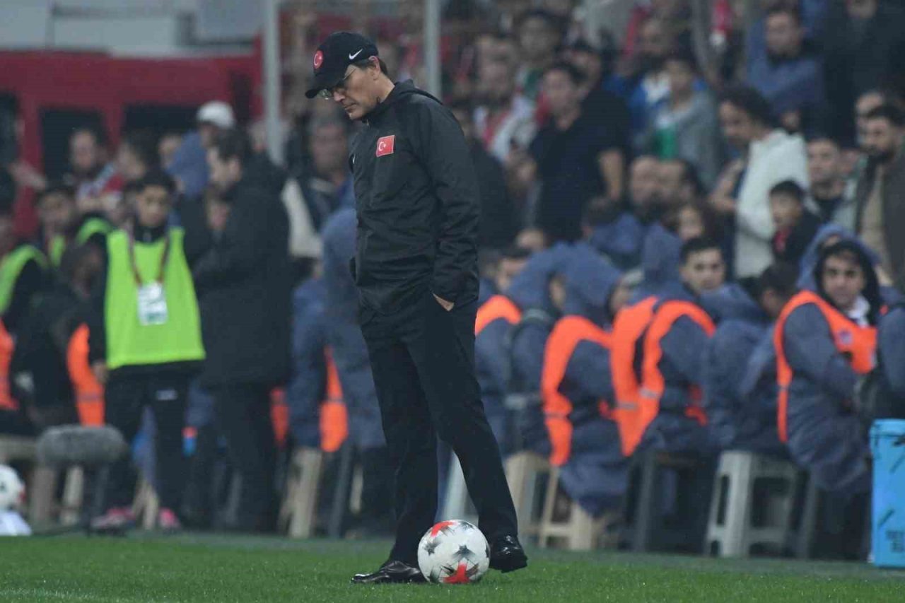 A Milli Futbol Takımı’nın, Bursa’da İtalya’ya farklı mağlup olduğu maçta