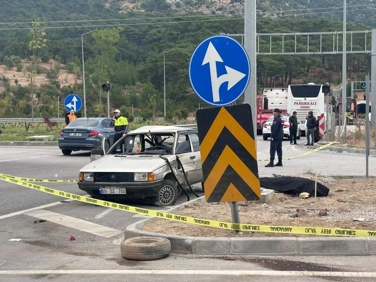 Çanakkale’nin Ayvacık ilçesinin Troya tüneli girişindeki kavşakta meydana gelen kazada