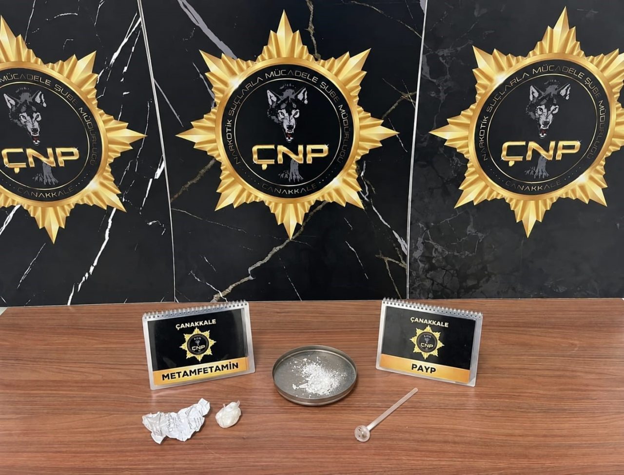 Çanakkale’nin Eceabat ilçesinde emniyet ekiplerince düzenlenen çeşitli operasyonlar neticesinde vatandaşları
