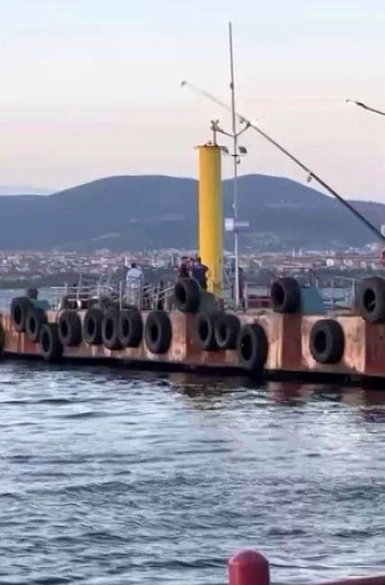 Kocaeli’nin Gölcük ilçesinde denizde erkek cesedi bulundu. Değirmendere Sahili’nde denizde