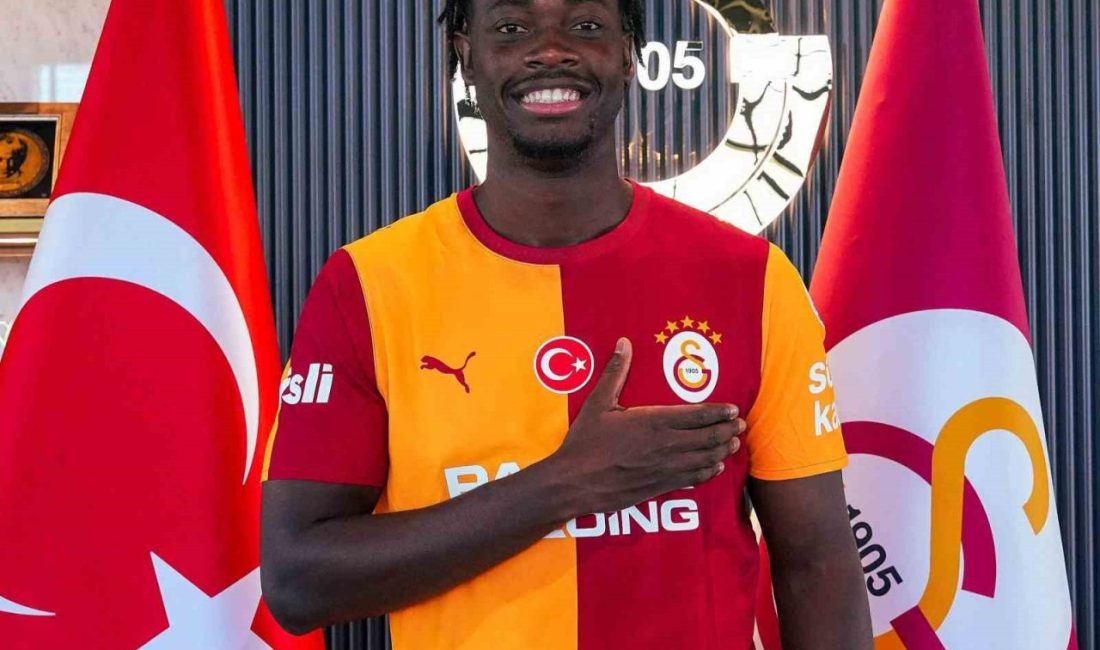 Galatasaray’ın yeni transferi 21 yaşındaki futbolcu El Chadaille Bitshiabu, sarı-kırmızılıların