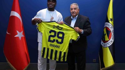 Nijeryalı eski futbolcu Emmanuel Emenike, Fenerbahçe Kulübü’ne ziyaret etti. Fenerbahçe’nin