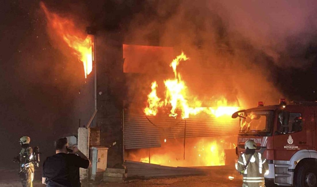 İstanbul Esenyurt’ta oto lastikçi dükkanında çıkan yangın, bitişikte bulunan 4