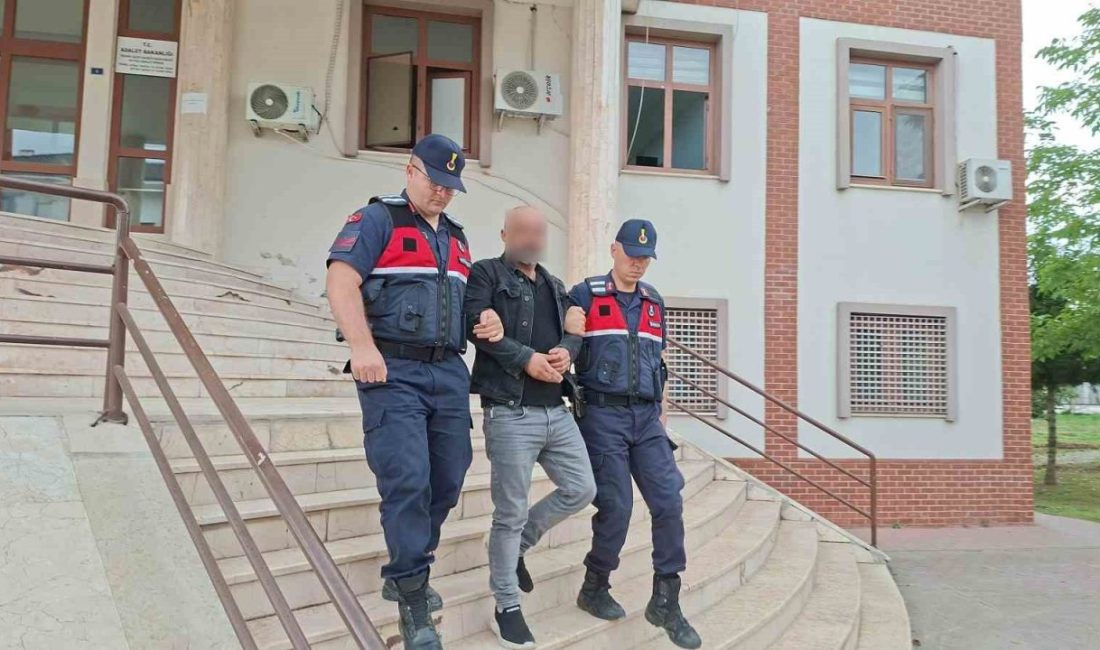 Sakarya’nın Akyazı ilçesinde evinden 295 gram metamfetamin ele geçirilen şüpheli,