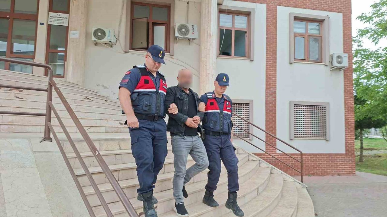 Sakarya’nın Akyazı ilçesinde evinden 295 gram metamfetamin ele geçirilen şüpheli,