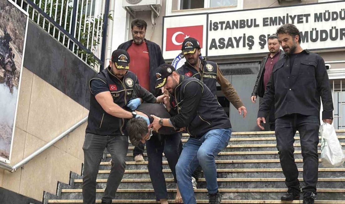 İstanbul Eyüpsultan Camii’nde namaz sırasında çıkan tartışmada havaya ateş açılması