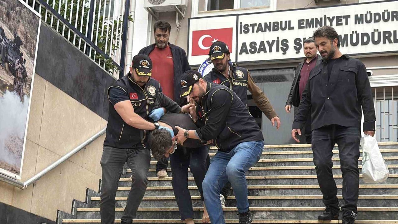 İstanbul Eyüpsultan Camii’nde namaz sırasında çıkan tartışmada havaya ateş açılması