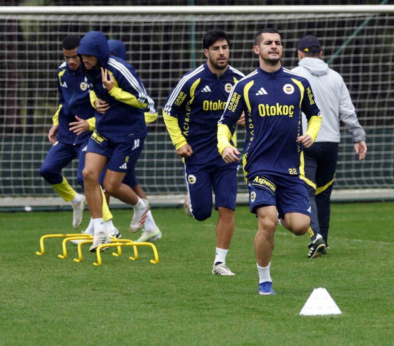 Fenerbahçe, Süper Lig’e verilen milli arada hazırlıklarını sabah ve akşam