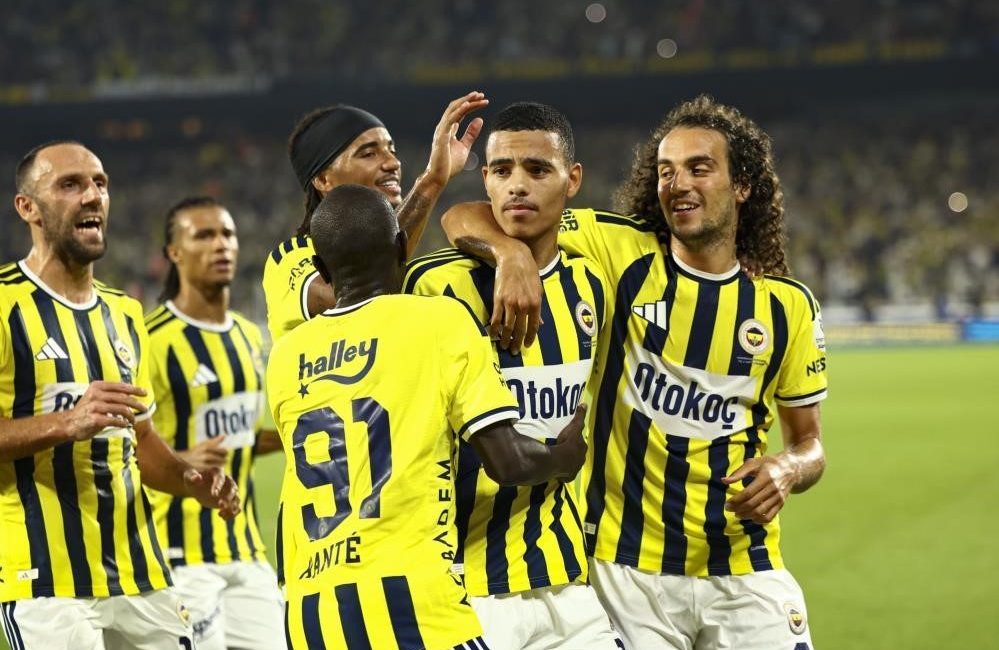 Fenerbahçe’nin UEFA Şampiyonlar Ligi’nde mücadele edeceği kadro belli oldu. UEFA