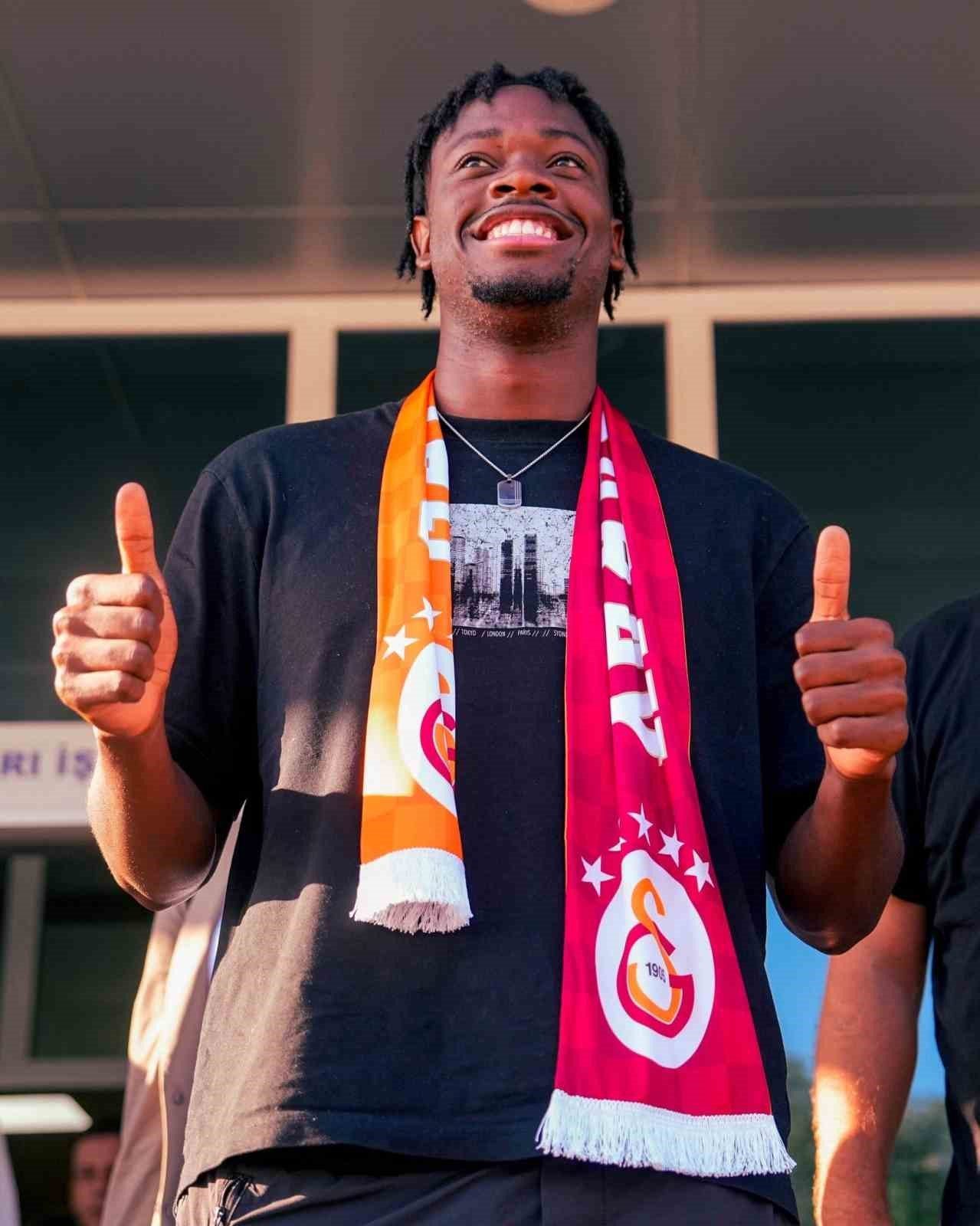 Galatasaray, 21 yaşındaki El-Chadaille Bitshiabu’yu kiralık olarak kadrosuna kattı. Galatasaray,