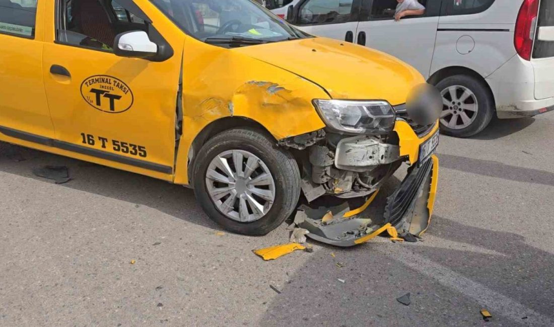 Bursa’nın İnegöl ilçesinde ticari taksi ile otomobilin çarpışması sonucu meydana