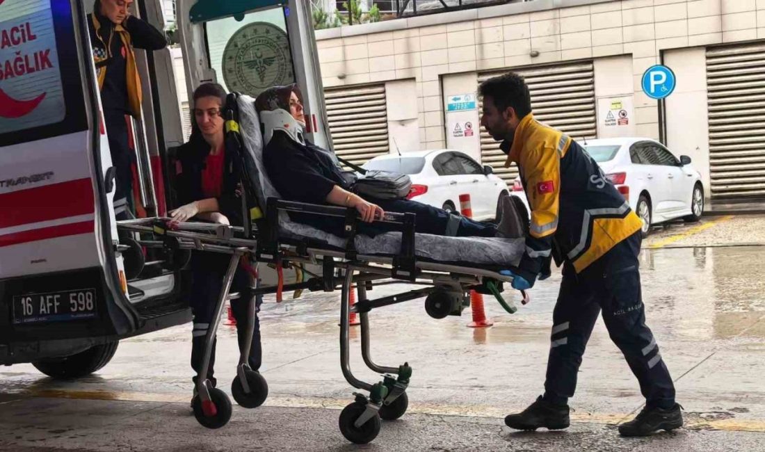 Bursa’nın İnegöl ilçesinde 3 otomobilin karıştığı zincirleme kazada 2 kişi
