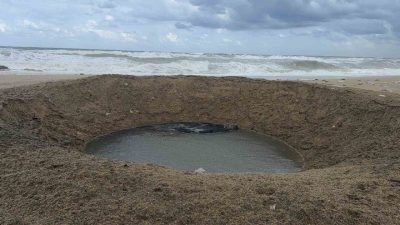 İstanbul’un Arnavutköy İlçesi’nde Yeniköy sahilinde, Rusya-Ukrayna savaşından kaldığı değerlendirilen insansız
