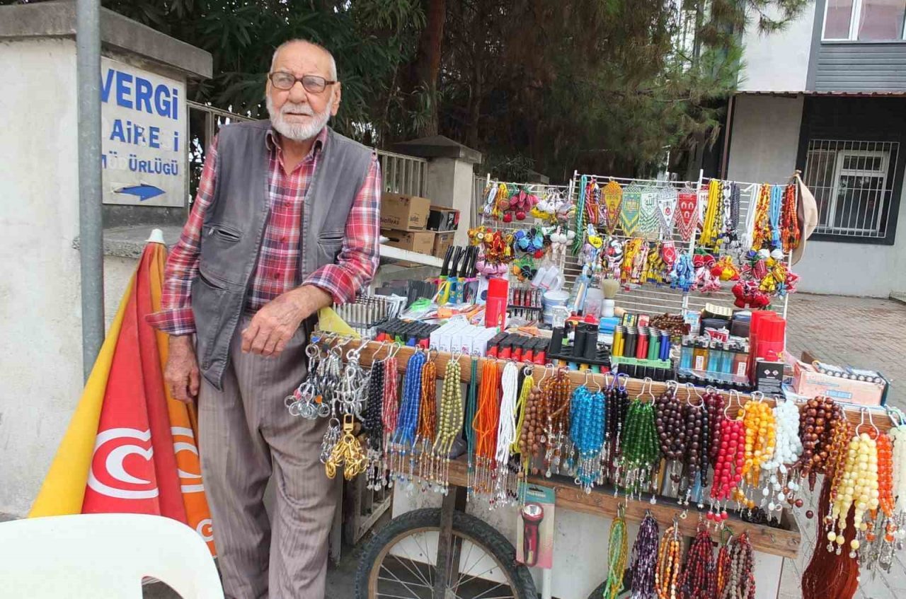 Burhaniye ilçesinde, İzmir’den gelen 75 yaşındaki Nuri Özcan, Burhaniye’de şifa