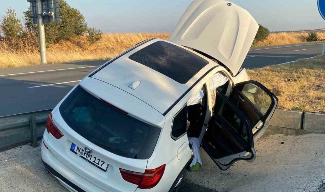 Edirne’nin Keşan ilçesinde meydana gelen trafik kazasında su kanalına düşüp