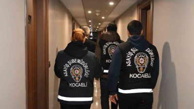 Kocaeli’de polis ekipleri çeşitli suçlardan aranan 54 şüpheliyi yakaladı. Emniyet