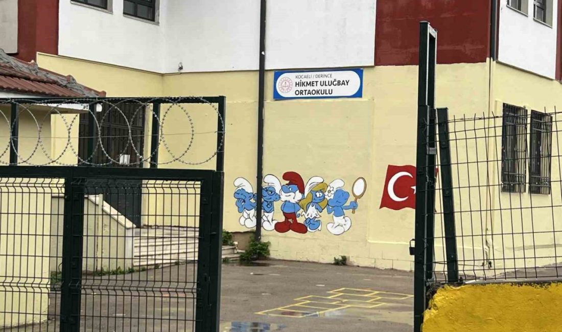 Kocaeli’nin Derince ilçesinde bir ortaokulda ders işlendiği esnada sınıfın tavan
