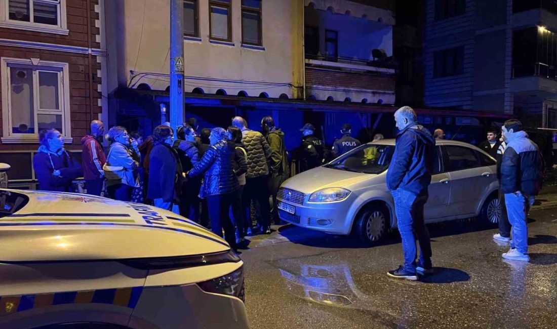 Kocaeli’nin İzmit ilçesinde temel kazısı yapılan alanda meydana gelen toprak