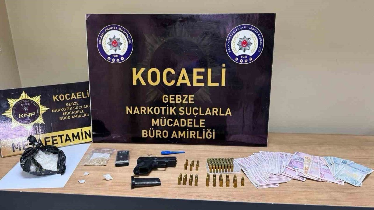 Kocaeli’de düzenlenen uyuşturucu operasyonunda yakalanan 3 şüpheli tutuklandı. Aramalarda 247