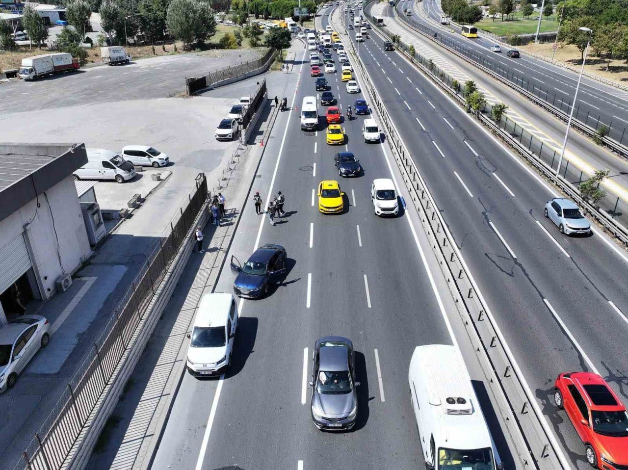 İstanbul’da usulsüz yolcu taşımacılığı yapan sürücüler ve korsan taksileri kullanan