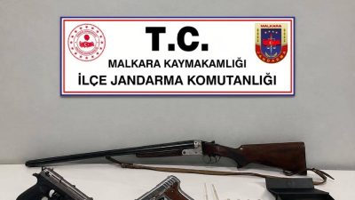 Tekirdağ’ın Malkara ilçesinde jandarma ekiplerince bir eve düzenlenen operasyonda, ruhsatsız