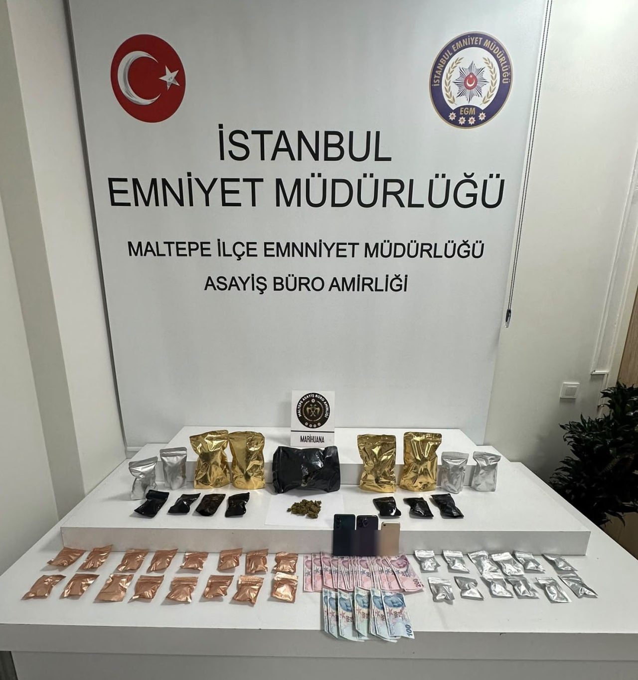 Maltepe İlçe Emniyet Müdürlüğü’nce düzenlenen uyuşturucu operasyonunda bir zula araçta