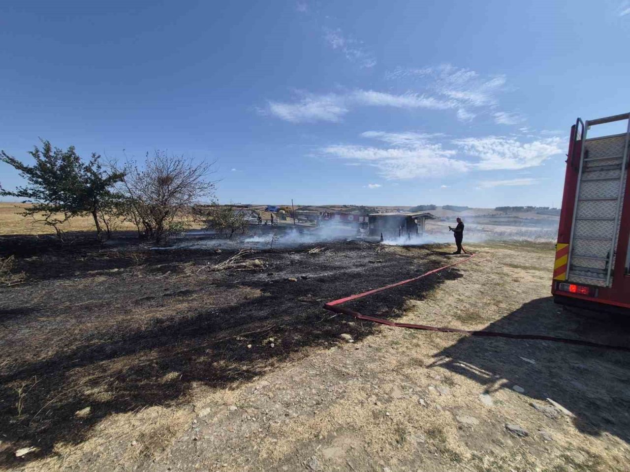 Tekirdağ’n Muratlı ilçesi kırsalında çıkan yangın paniğe sebep oldu. Kazımdirik-Turan