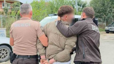Sakarya’nın Akyazı ilçesinde yabancı uyruklu bir şahsın ikametine girerek para,