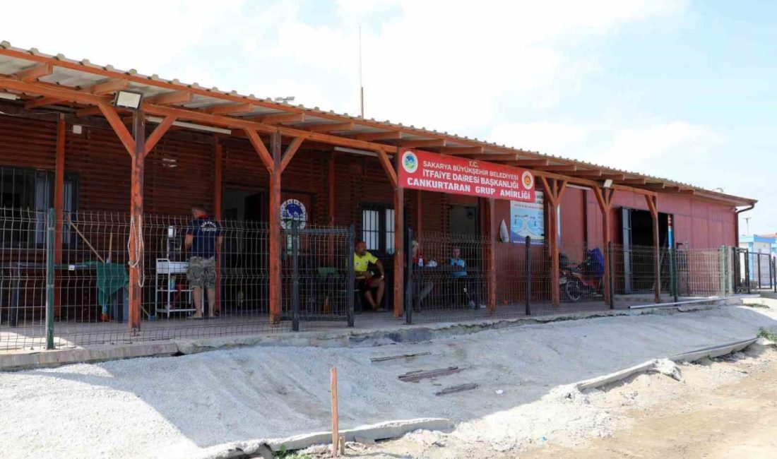 Sakarya’nın Karasu, Kocaali ve Kaynarca sahillerinde görev yapan cankurtaran ekipleri,