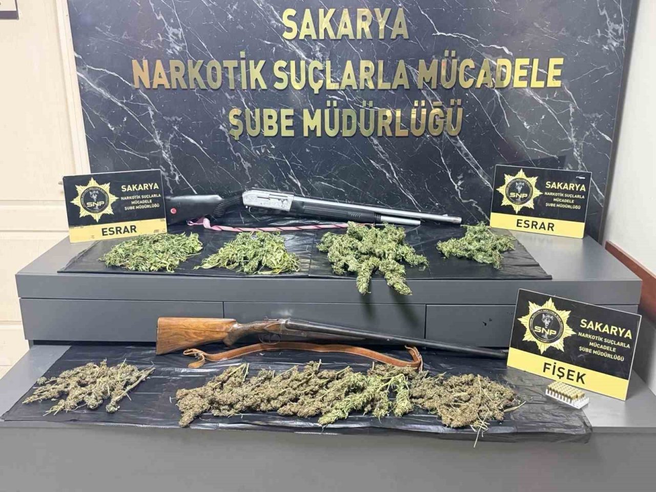 Sakarya’nın Adapazarı ve Karasu ilçelerinde düzenlenen iki ayrı operasyonda gözaltına