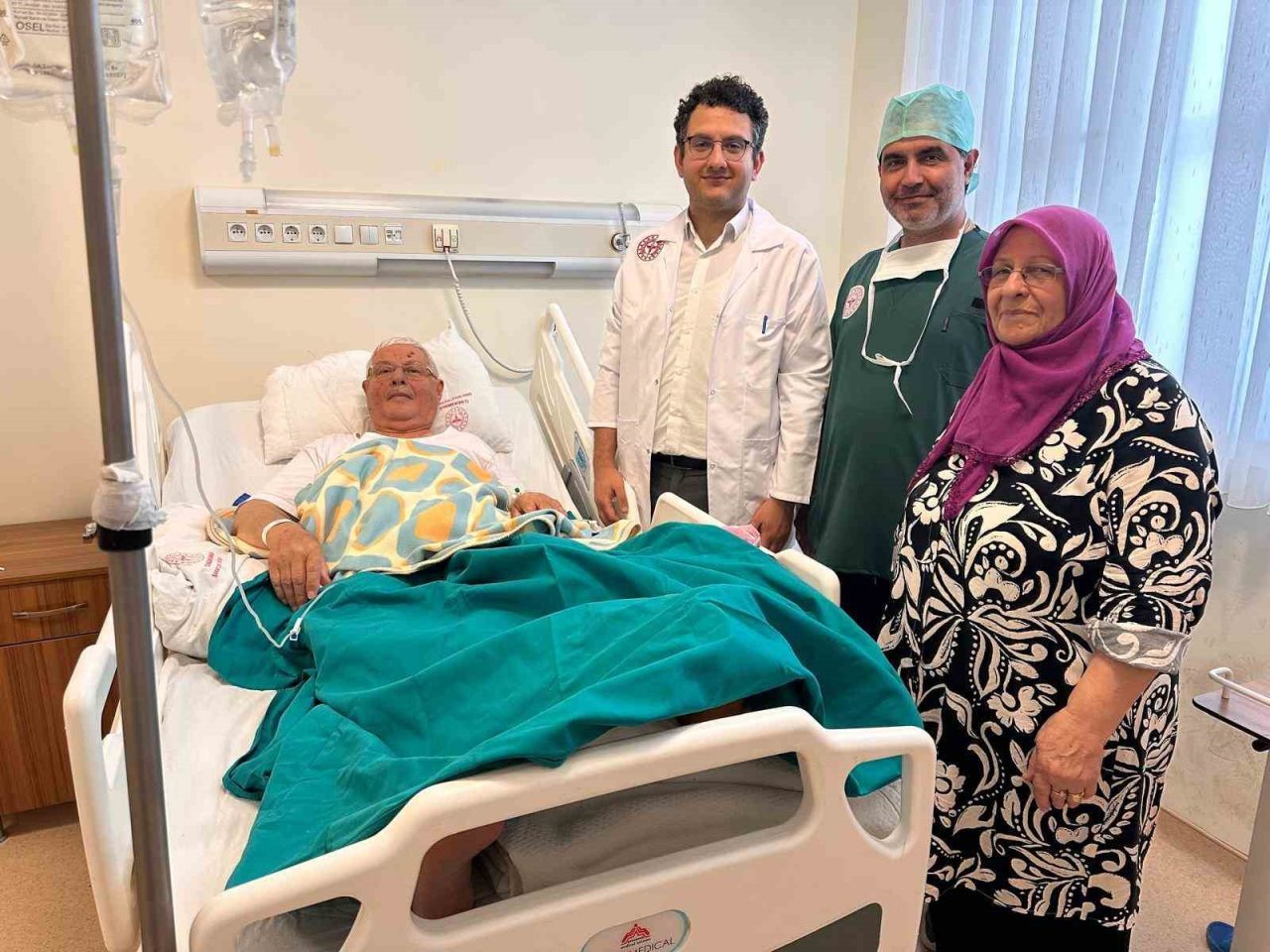 Saray Devlet Hastanesi’nde ilk kez iki hastaya total diz protezi